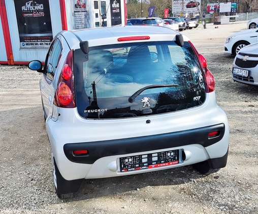 Peugeot 107 cena 18950 przebieg: 167000, rok produkcji 2014 z Trzebiatów małe 407
